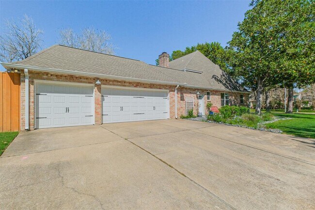 Building Photo - 1634 Cadogan Ln