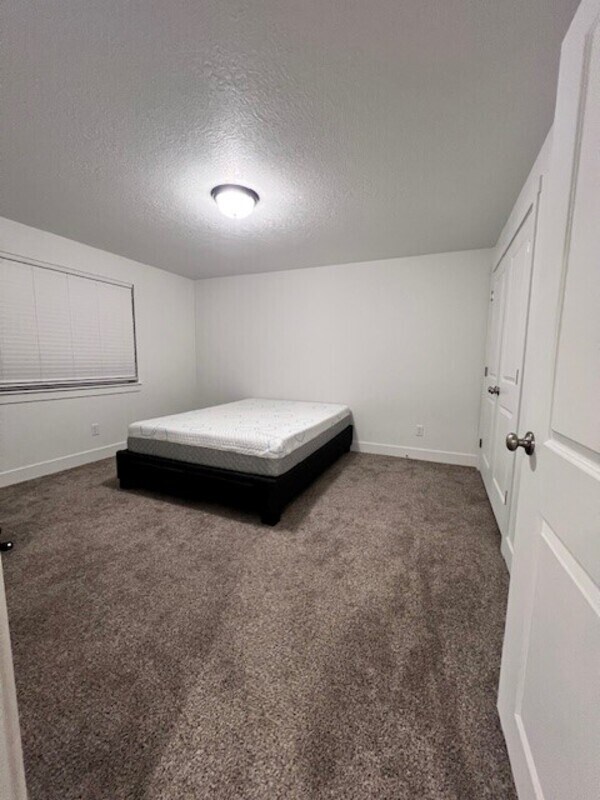 Building Photo - 200 1200 S