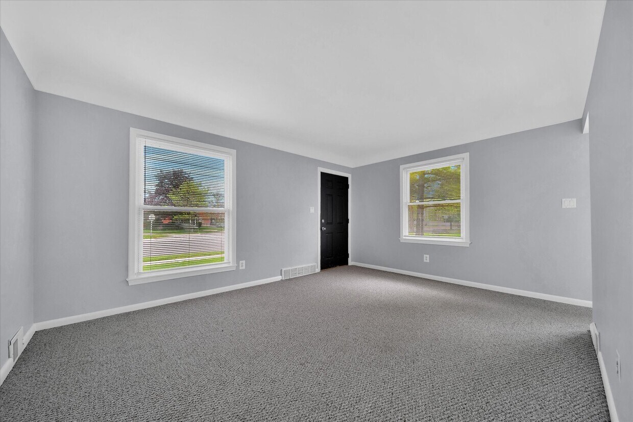 817 W Twelve Mile Rd, Royal Oak, MI 48073 Townhome Rentals in Royal