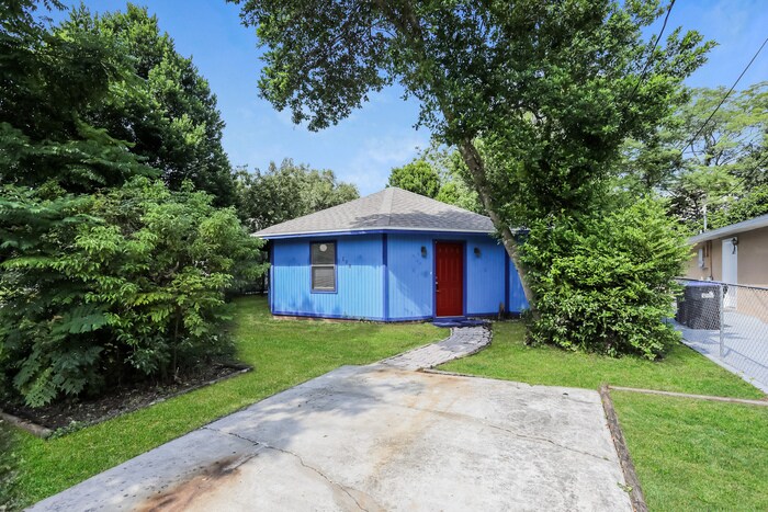 Primary Photo - Adorable 2BR 1BA Home
