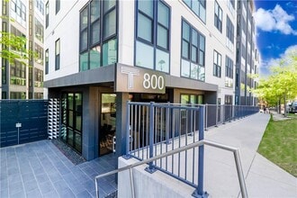 Building Photo - 800 Embassy Dr
