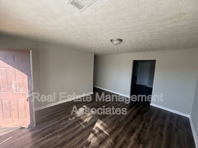 Foto del edificio - 405 E Central Ave