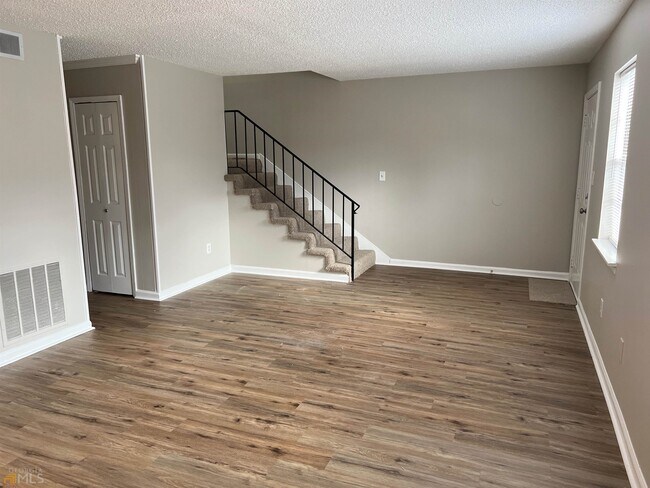 Foto del edificio - 6354 Shannon Pkwy S