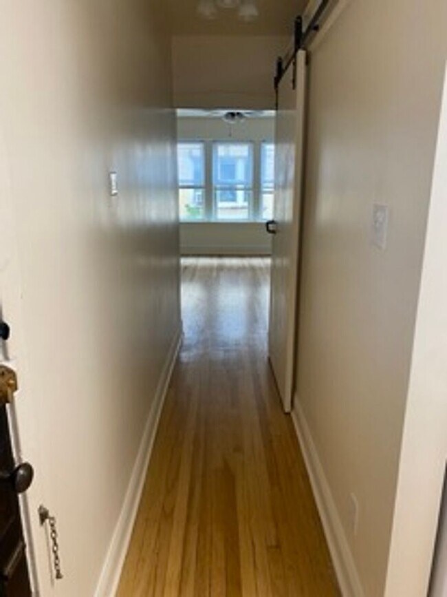Building Photo - NEW Kitchen and Bath - Amazing Studio with...