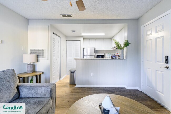 Foto del edificio - 1000 Palm Pl Dr NE