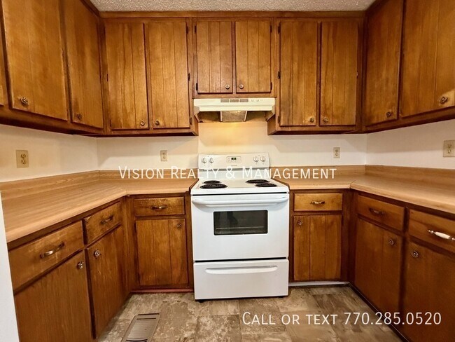 Building Photo - 130 Tyler Ln