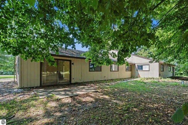 Foto del edificio - 983 Meadowbrook Dr