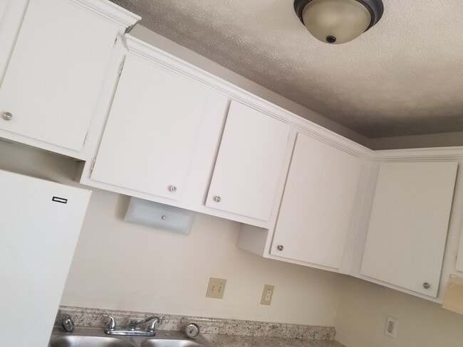 Building Photo - 184 E Market St