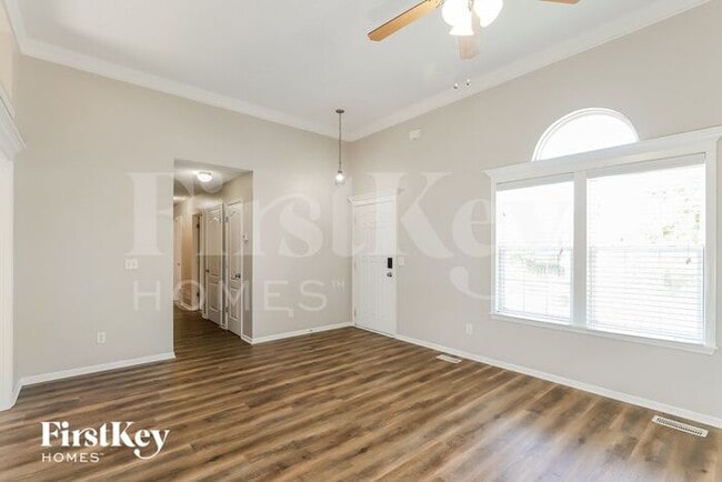 Building Photo - 11623 N Windsor Ave