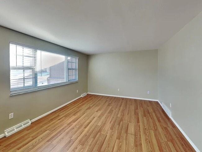 Building Photo - 6470 S Birch Cir