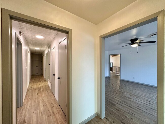 Building Photo - Viewable Now!