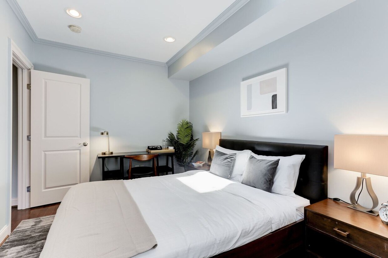 Primary Photo - ROOM ONLY in 5-bed/3.5-bath Home