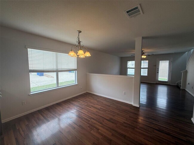 Building Photo - 408 N Cascades Ave