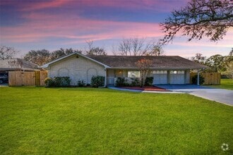 Building Photo - 1504 Holly Cir