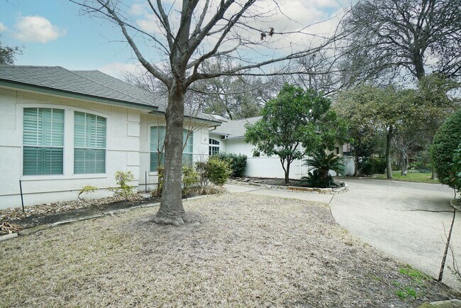 Building Photo - Beautiful 4br/3.5 home located in Inwood s...