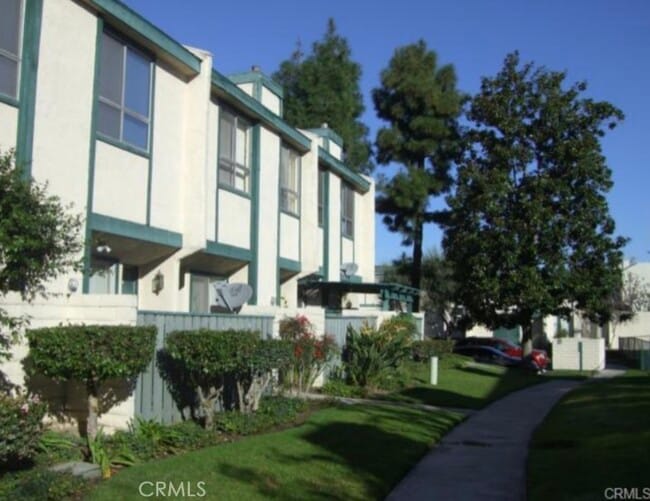 Building Photo - 2100 W Palmyra Ave