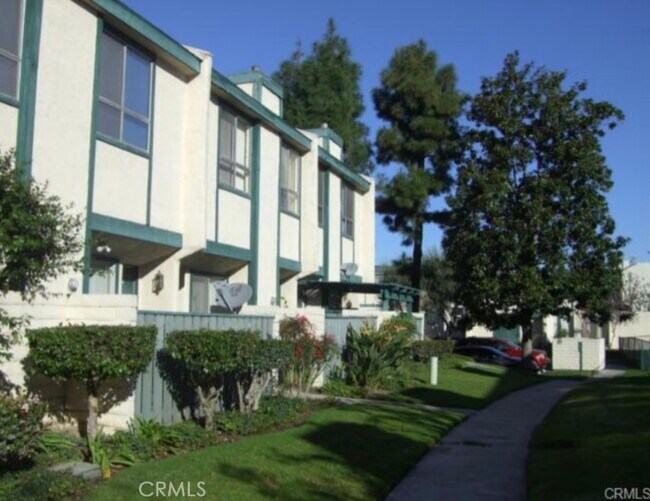 Foto del edificio - 2100 W Palmyra Ave