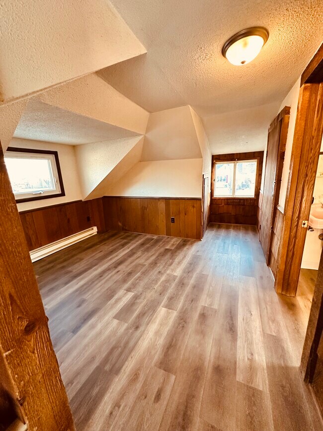 Foto del edificio - 1995 Cottage Ave E