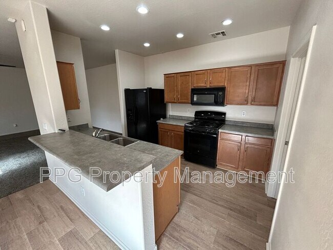 Foto del edificio - 17029 W Carmen Dr