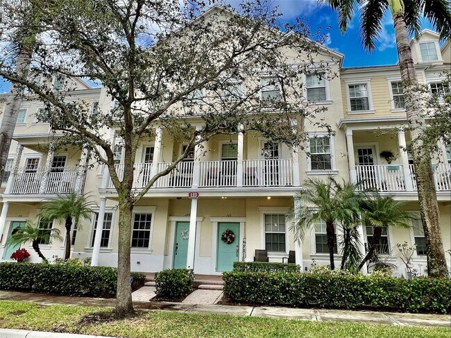 Foto del edificio - 123 E Royal Palm Cir