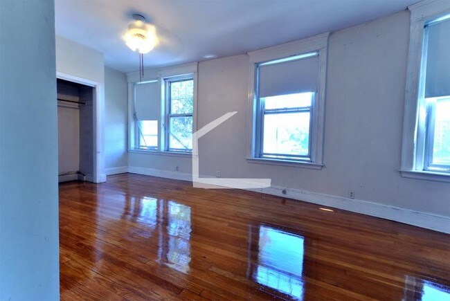 Foto del edificio - 1232 Beacon St