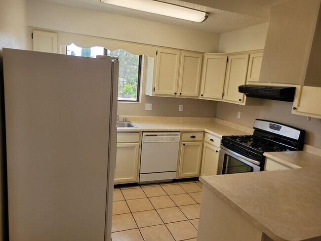 Foto del edificio - 3 Bedroom, 2bath, pet friendly