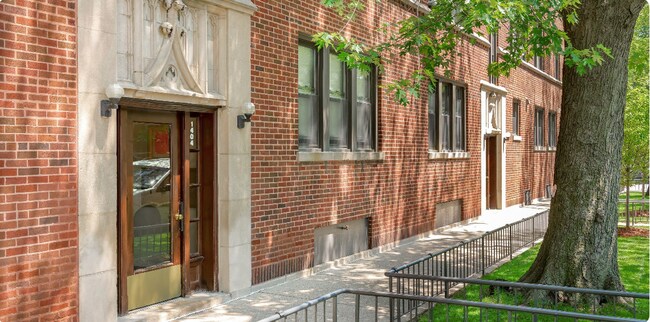 Building Photo - 1400 W Edgewater Ave