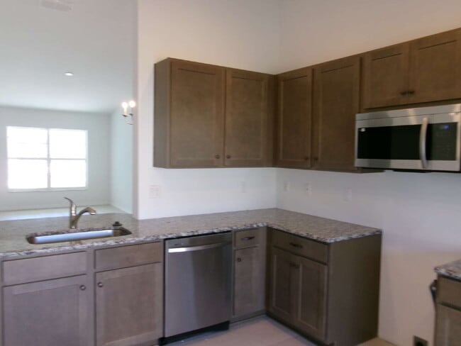 Building Photo - CENTRALLY LOCATED