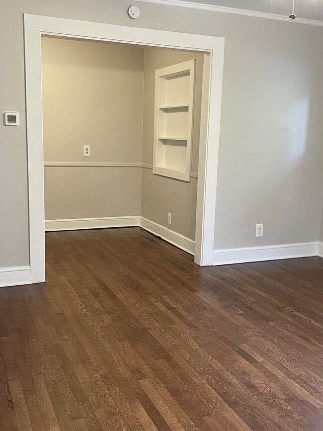 Building Photo - Adorable 2 Bedroom & 1 Full Bath Bungalow ...