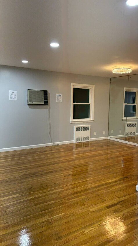 Foto principal - 268-04 83rd Ave