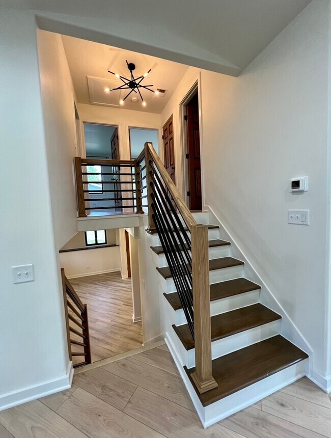 Building Photo - 2125 Burr Oak Ln