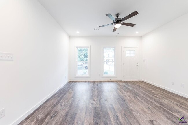 Building Photo - 100 Leisure Pointe Rd