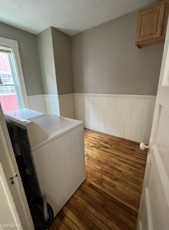 Foto del edificio - 4 br, 1 bath Triplex - 144 Pearl Street 3