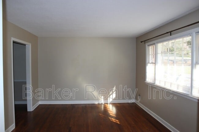 Building Photo - 4805 Oak Park Rd