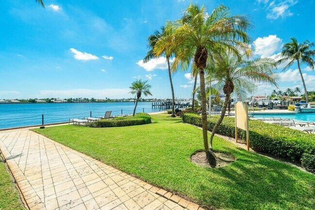 Building Photo - 131 Yacht Club Way