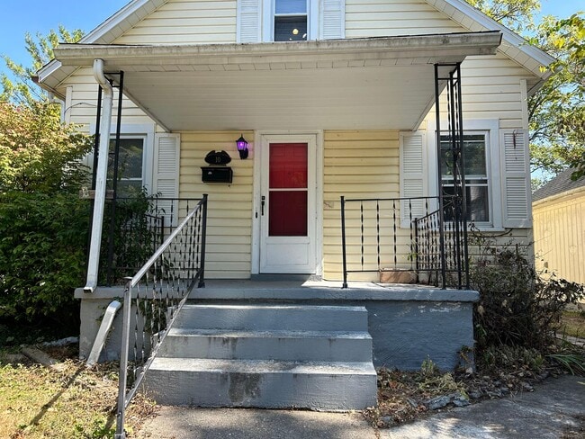 Building Photo - Sunrise Home! **MOVE IN SPECIAL - $75 GIFT...