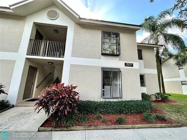 Building Photo - 717 Gardens Dr