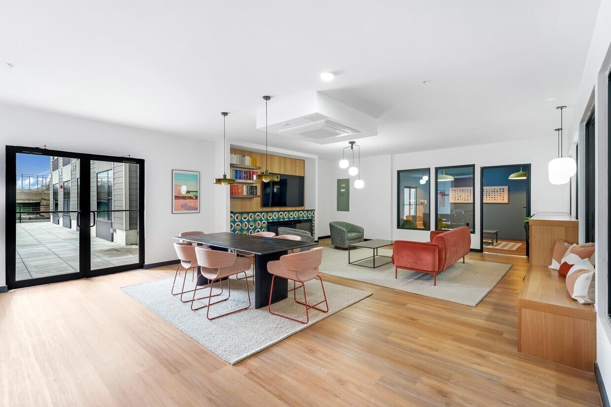Primary Photo - 175 W 7th St