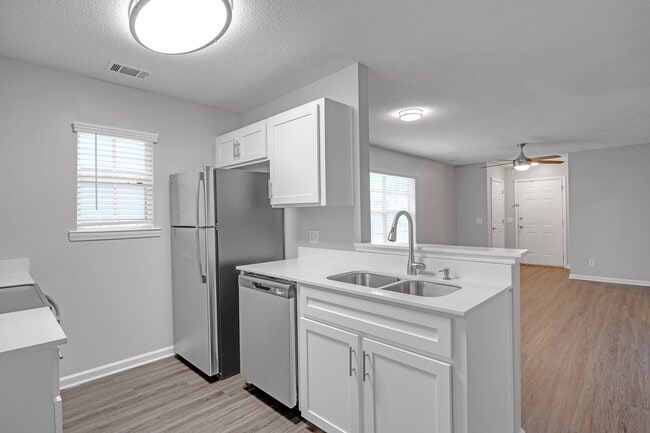 Building Photo - Lakeview Oaks