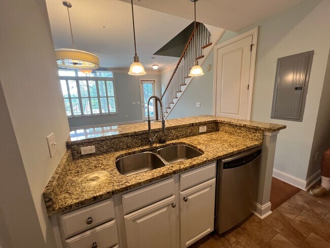 Building Photo - 1 Bedroom 1.5 Bath Condo on Daniel Island ...