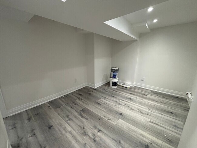 Photo du bâtiment - 85 East Avenue S