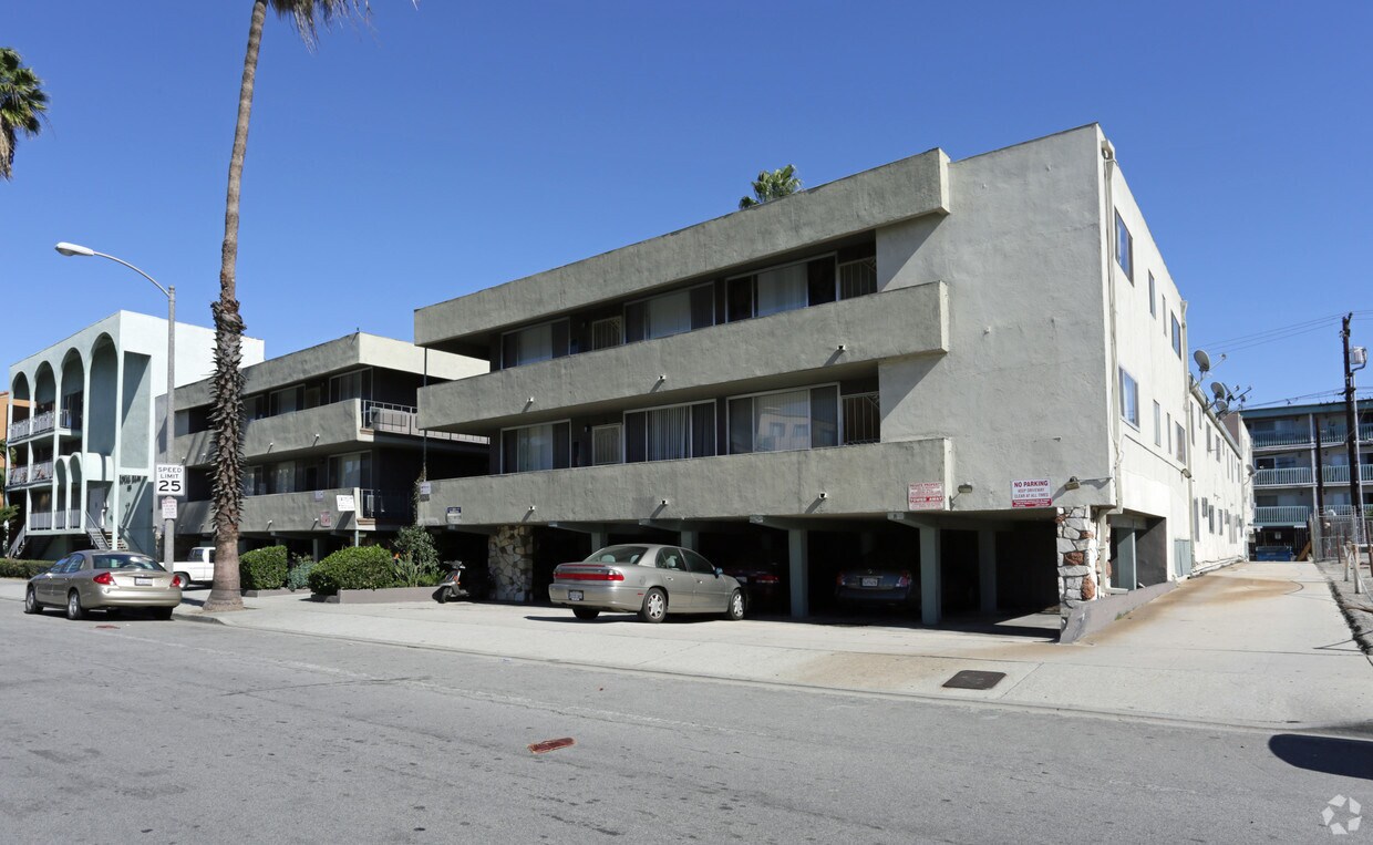 Building Photo - Elm Avenue