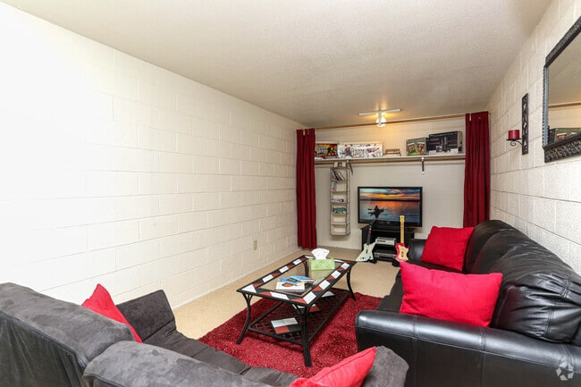 3 Large, 1BA - 3rd Room - THE QUADS APARTMENTS