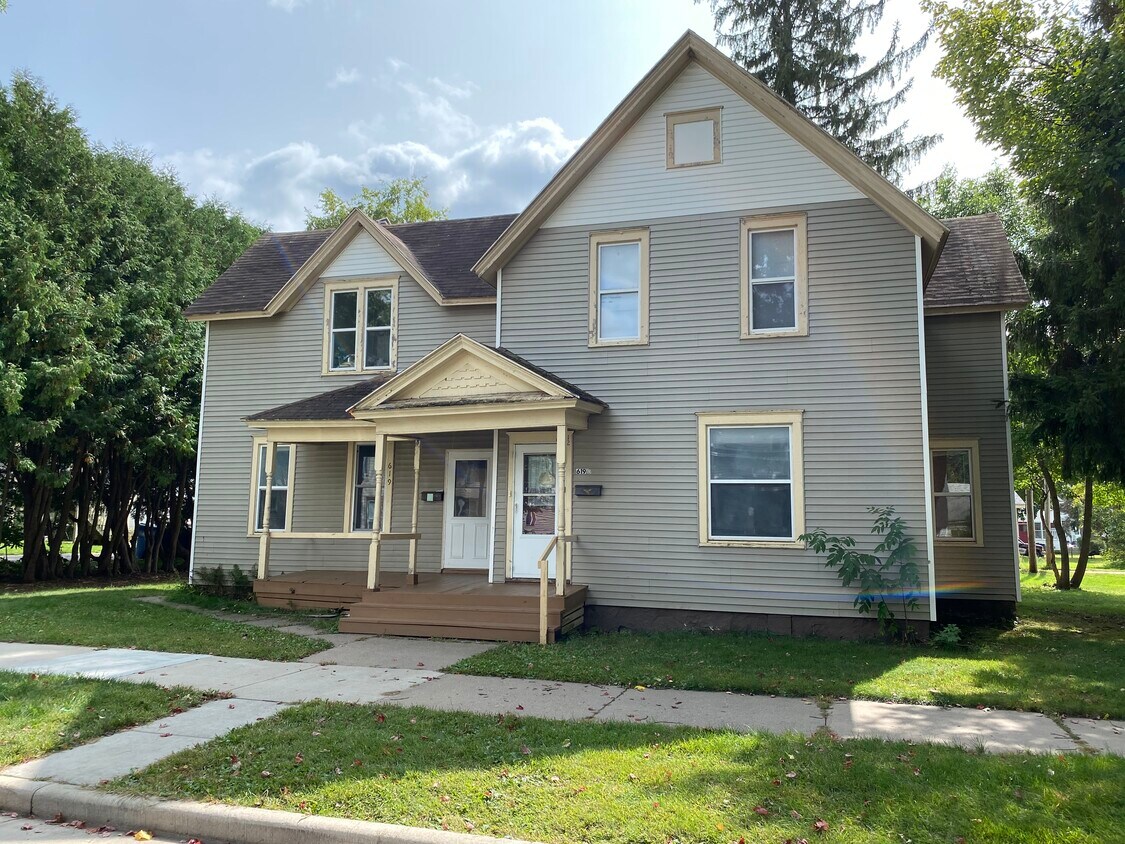 Primary Photo - 619 Chicago Ave