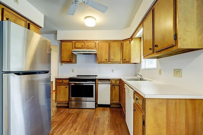 Building Photo - 2303 Cheshire Ln