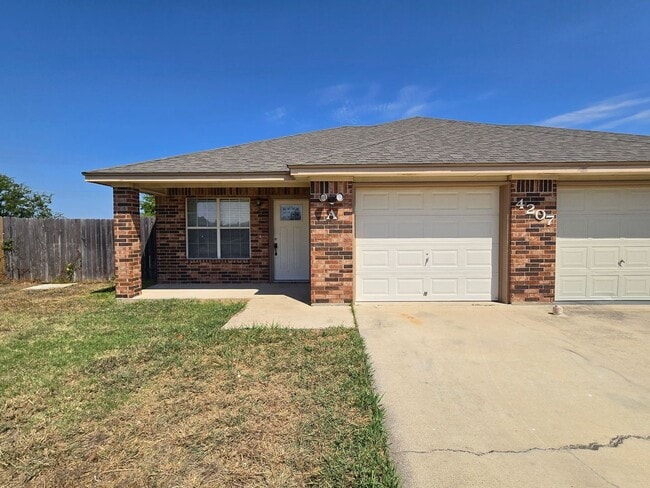 Foto del edificio - 4207 Thunder Creek Dr