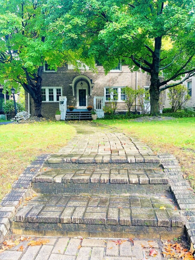 Building Photo - 91 N Portage Path