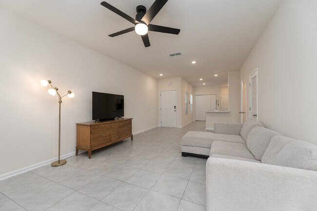 Foto del edificio - Beautiful 3 bedroom townhome on cul-de-sac with pond view.