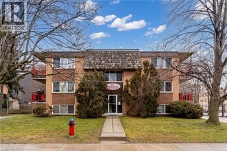 Building Photo - 807 Robinson St