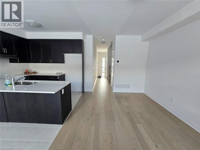 Building Photo - 99 Manuel St